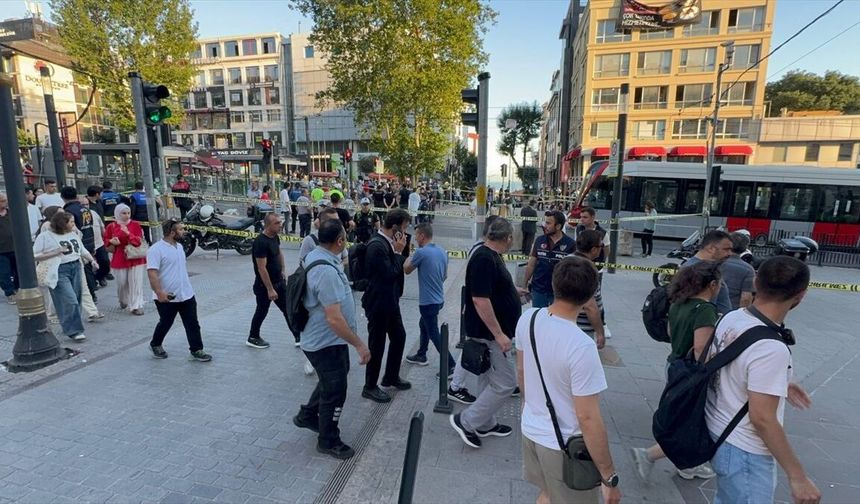 Fatih'te tramvayın altında kalan çocuk öldü
