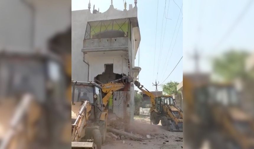 Bu İslam düşmanlığı nereye kadar! Hepsi bahane, cami düşmanlığı şahane! Hindistan'da bir cami daha yıkıldı! Başbakan Narendra Modi neyin peşinde?