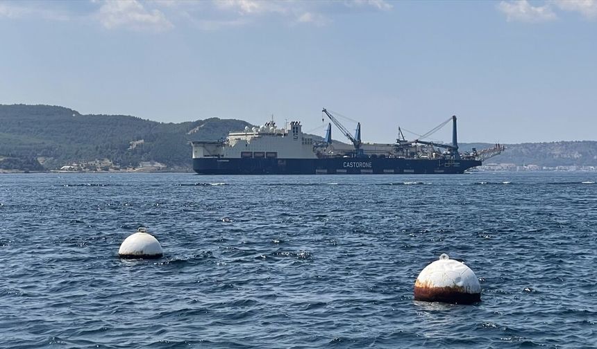 Dev gemi Boğaz'ı kapattı: Çanakkale'de ulaşım durduruldu