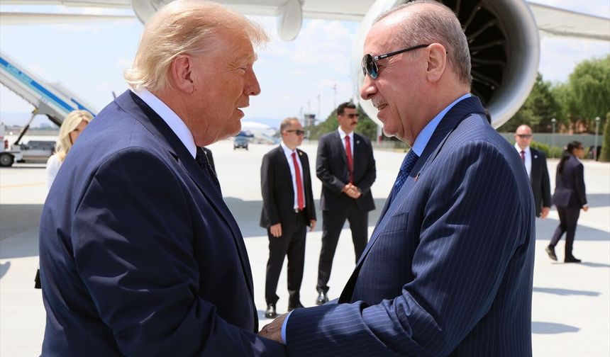 Donald Trump'ı taşıyan uçak Ankara'ya indi! Cumhurbaşkanı Erdoğan karşıladı