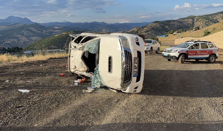 Elazığ'da devrilen pikaptaki 3 kişi yaralandı