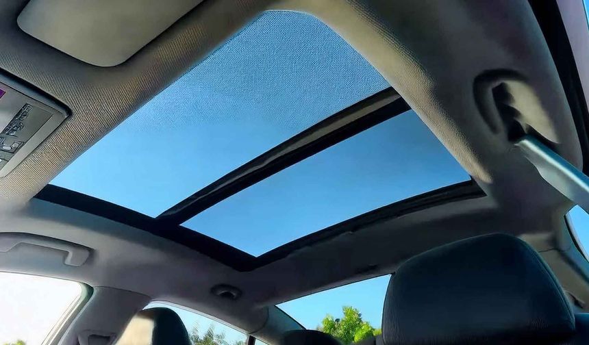 Araçlarda sunroof paniği: Camlar bomba gibi patlıyor