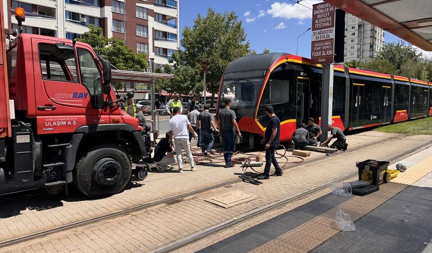 Kayseri'den acı haber: Tramvayın çarptığı genç kurtarılamadı
