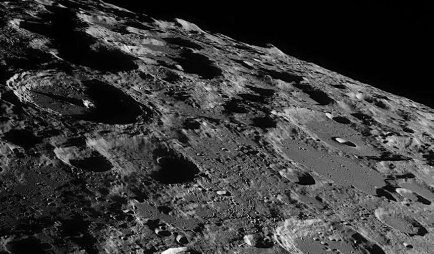 Ay'da 222 metrelik yeni krater:  Ay’ın çevresinde dev bir "soğuk nokta" oluştu