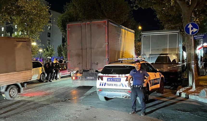 Bağcılar'da skuter daciası: Kamyonla çarpışan sürücü kurtarılamadı