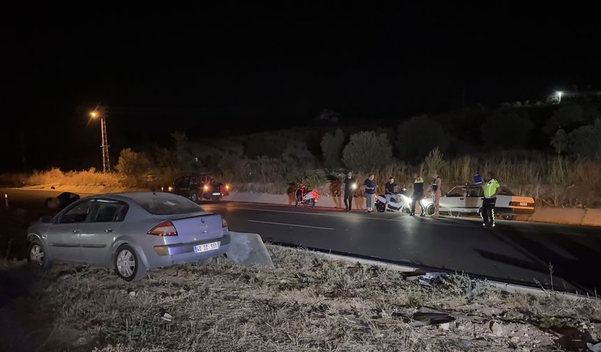 Kilis'te otomobil ile motosiklet çarpıştı, 2 kişi yaralandı