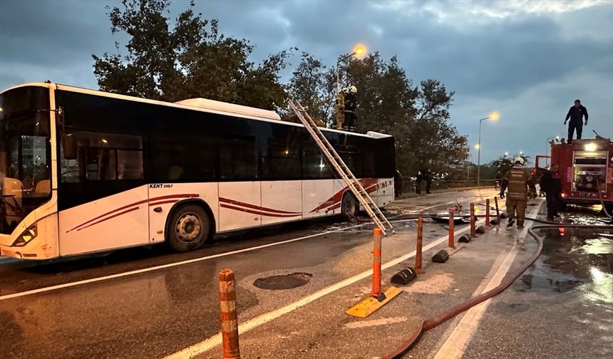 Çanakkale'de halk otobüsü yandı