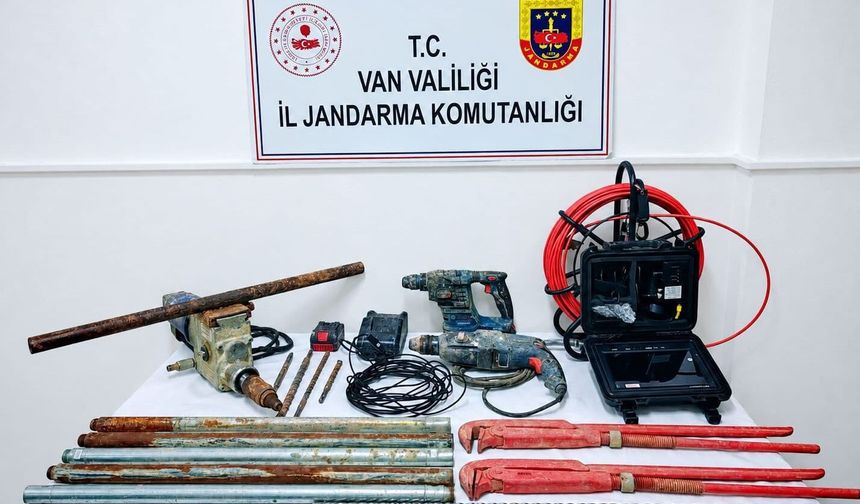 Van'da tarihi kalede kaçak kazı baskını