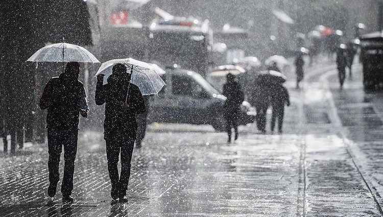 Meteoroloji ve AKOM peş peşe uyardı! İstanbullular dikkat, gece geliyor