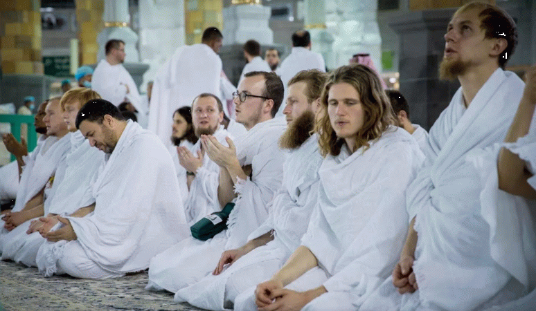 İslam'ı kabul ettikten sonra ilk kez umre yapan Avrupalılar