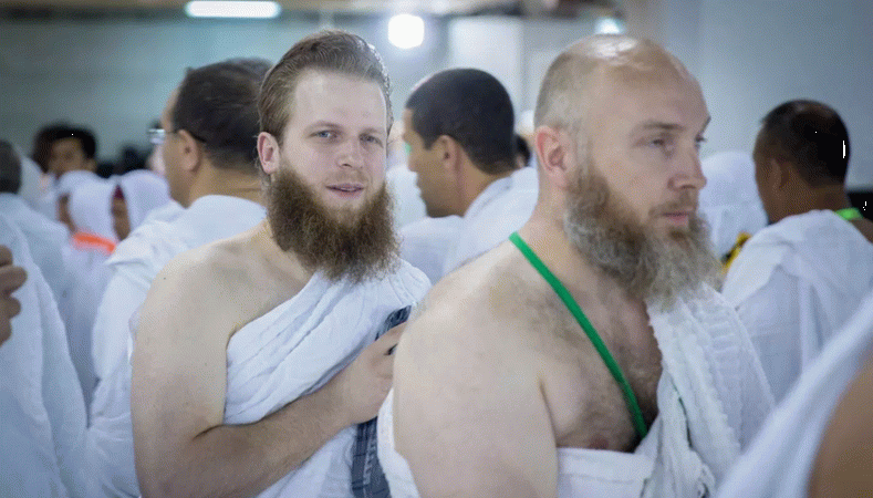 İslam'ı kabul ettikten sonra ilk kez umre yapan Avrupalılar