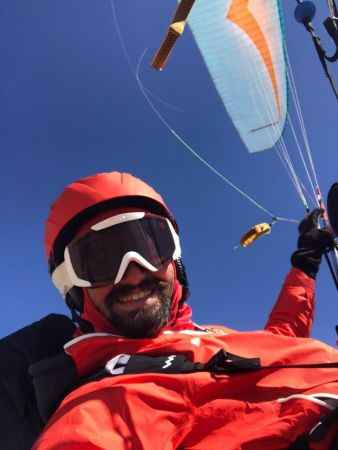 
Çorum Sportif Havacılık Kulübü Başkanı Ali Karınlıoğu, Bayat ilçesinden gerçekleştirilen uçuşta Türkiye’de bir ilke imza attıklarını söyledi. Karınlıoğlu, “Deneme olarak çıktığımız yolda rekora imza attık. Bayat’tan Konya’ya uzanan yolculukta 296 kilometre yol katedildi. 8 saat 15 dakika kalarak Türkiye rekoru kırılmış oldu. Sadece deneme amaçlı olmasına rağmen bir ilk gerçekleştirildi. Dün dünyada yapılan ’XC’ uzun mesafe yarışlarında Türkiye dünyada ilk sıradaydı” dedi.

