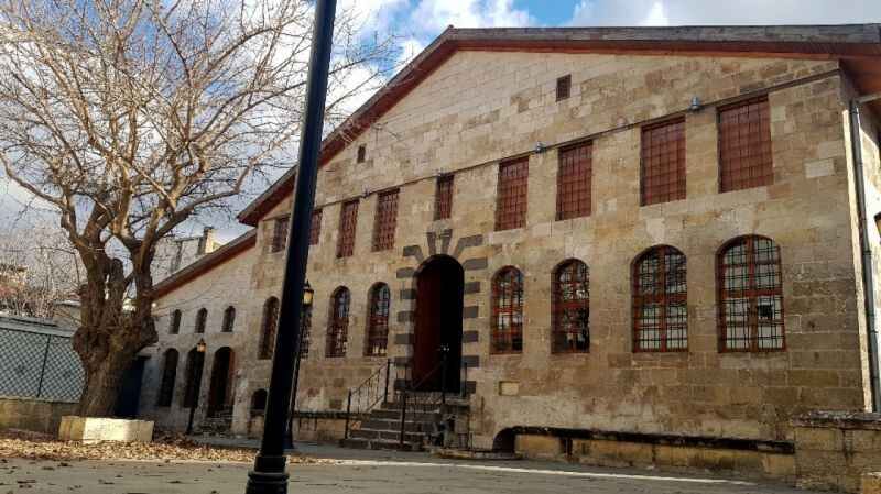 Avrupa’da İslamofobi artarken Türkiye’de kiliseler restore ediliyor