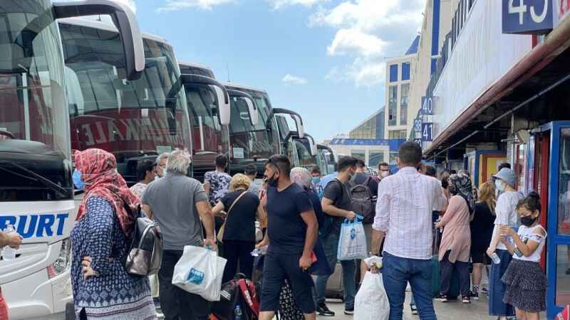 Esenler Otogarı’nda dönüş yoğunluğu