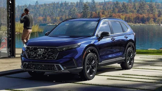 <p><strong>HONDA CR-V </strong></p>
<p>Nesil değişimi ile birlikte boyutları artan model, dört tekerlekten çekiş sistemi ile gelecek. Otomobilde, CVT şanzımanla kombine edilmiş 190 beygir güç ve 243 Nm tork üreten 1.5 litre turbo dört silindirli benzinli ünite görev yapıyor. CR-V'de, 2.0 litre dört silindirli motor ile iki elektrik motoru bir araya getiren hibrit sistemde mevcut. CR-V hibrit, 204 beygir güç ve 335 Nm tork sunuyor. </p>