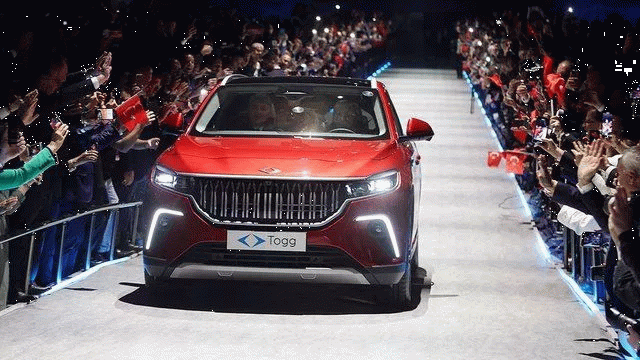 <div class="gallery-item infinity-item" data-id="63b19c95a5818144c7218514" data-url="https://www.aydinlik.com.tr/fotogaleri/iste-2023te-turkiyeye-gelecek-otomobiller-358918?sayfa=36" data-next="https://www.aydinlik.com.tr/fotogaleri/iste-2023te-turkiyeye-gelecek-otomobiller-358918?sayfa=37" data-title="İşte 2023'te Türkiye'ye gelecek otomobiller - Sayfa 36">
<div class="content-text">
<p><strong>TOGG</strong></p>
<p>Türkiye'nin yerli otomobil markası Togg, C-segment elektrikli SUV modelini Mart ayında yollara çıkaracak.</p>
</div>
<div class="seperator "></div>
</div>
<div class="gallery-item infinity-item" data-id="63b19c95a5818144c7218514" data-url="https://www.aydinlik.com.tr/fotogaleri/iste-2023te-turkiyeye-gelecek-otomobiller-358918?sayfa=37" data-next="" data-title="İşte 2023'te Türkiye'ye gelecek otomobiller - Sayfa 37">
<figure>Togg'un ilk modeli Şubat ayında ön satışa açılacak ve 2023 sonuna kadar toplam 20 bin adet üretilecek. Henüz güvenlik testleri devam eden Togg, tüketicinin karşısına çıkmadan önce  Euro NCAP'ten 5 yıldız almayı hedefliyor.</figure>
</div>