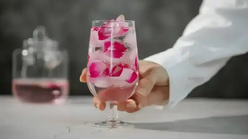 Bu iki malzeme kararan bölgelerin rengini anında açıyor! 5 dakika bekletmek yeterli