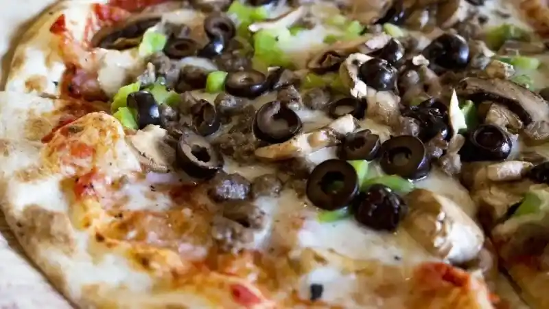 İtalyan mutfağını evinize getirin: Ev usulü pizza nasıl yapılır? 30 dakikada hazır
