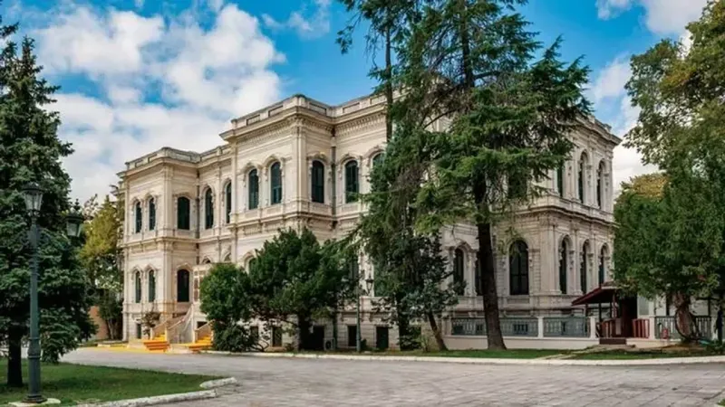Yıldız Sarayı nasıl yağma edildi? 450 bin altın lira, inciler, 90 bin banknot lira... Beş gözlü çekmece içerisinde elmas, yakut, zeberced... Osmanlı'nın son döneminde bir utanç sayfası!