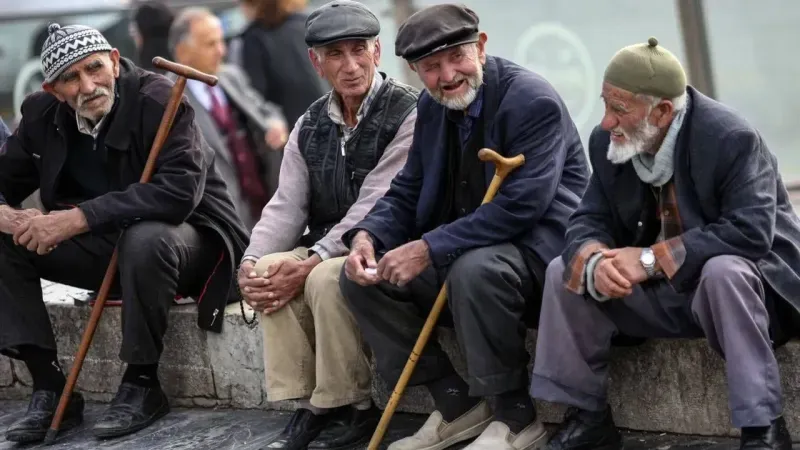 Özgür Erdursun'dan emeklilere maaş uyarısı! 4 bin TL kesik olabilir