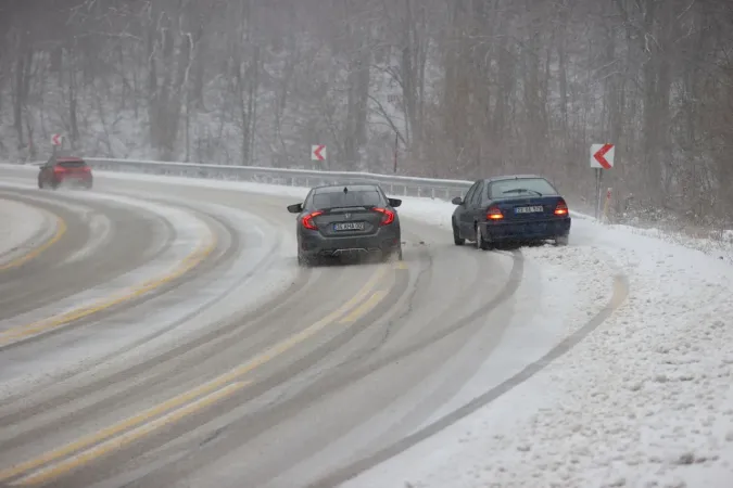 Kırklareli'nin yüksek kesimlerinde kar yağışı etkili oluyor