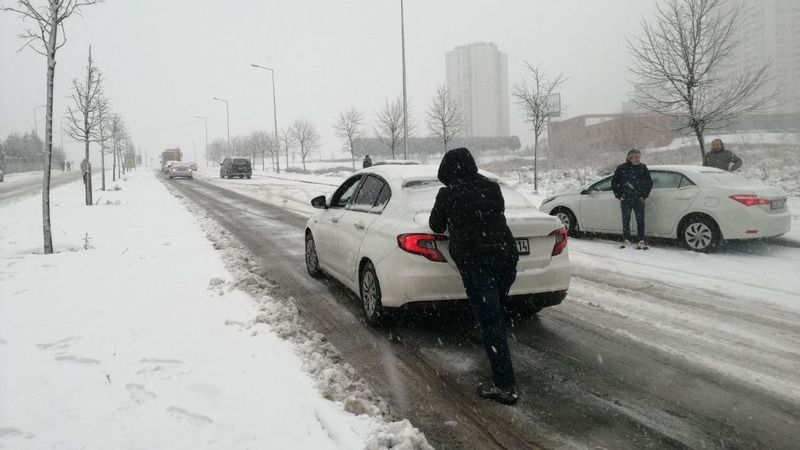 İstanbul kar yağışı sonrası beyaza büründü!