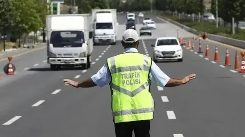 İstanbul'da bazı yollar trafiğe kapatıldı... İşte alternatif güzergahlar