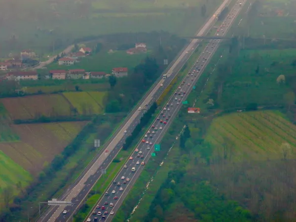 Anadolu Otoyolu'nun Bolu ve Düzce kesiminde bayram tatili hareketliliği yaşanıyor-1
