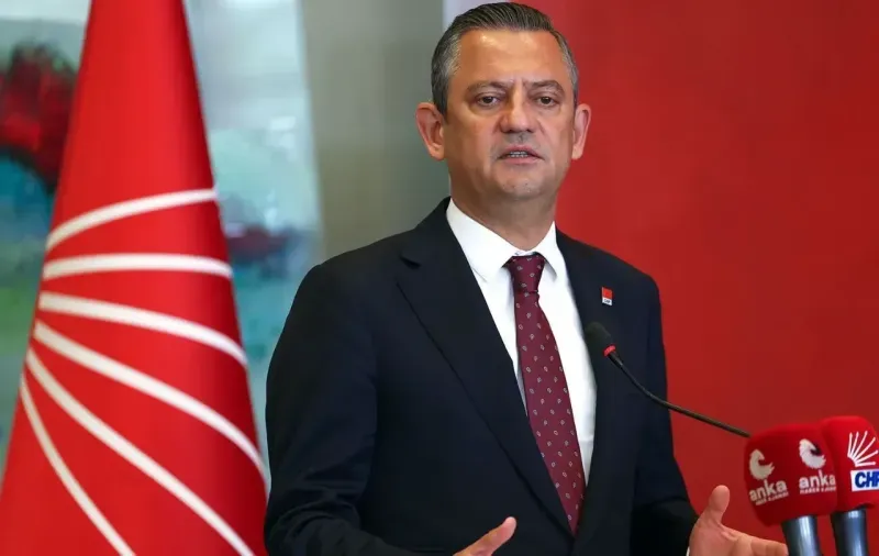 Özgür Özel, yeni miting planını duyurdu: 'Her hafta sonu bir ilde, her çarşamba İstanbul’un bir ilçesinde meydanlardayız'