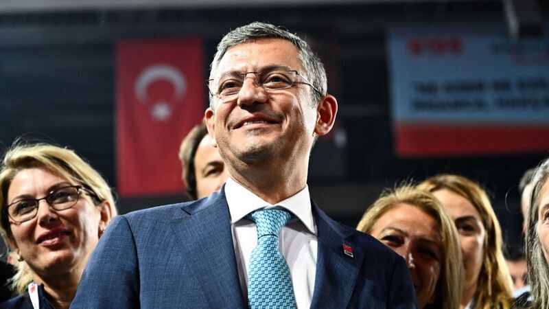 CHP'de Özgür Özel bir kez daha Genel Başkan seçildi-6