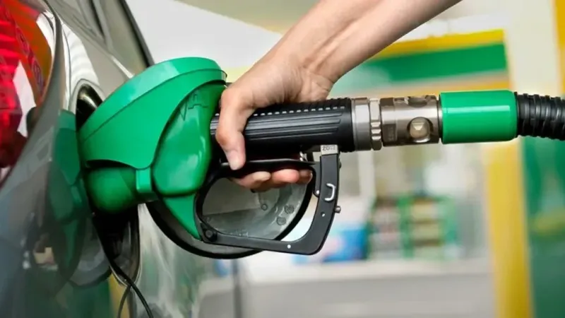 Brent petrol çakıldı! Benzine bir indirim daha geldi-1