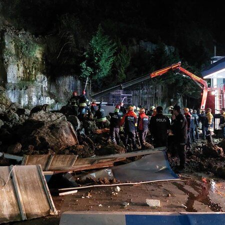 Samsun'da oto yıkamacıdaki heyelanda baba ve 2 kızı öldü