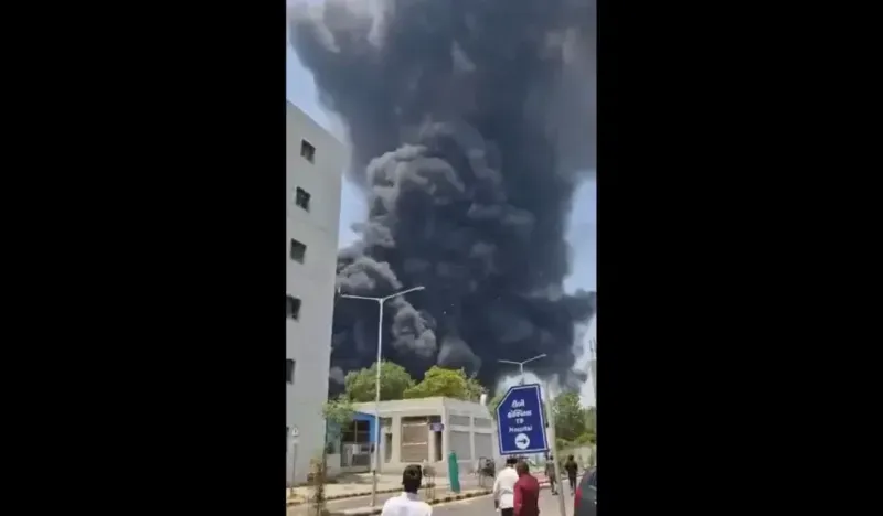 Hindistan'da yolcu uçağı düştü! Uçakta 242 kişi olduğu belirtiliyor