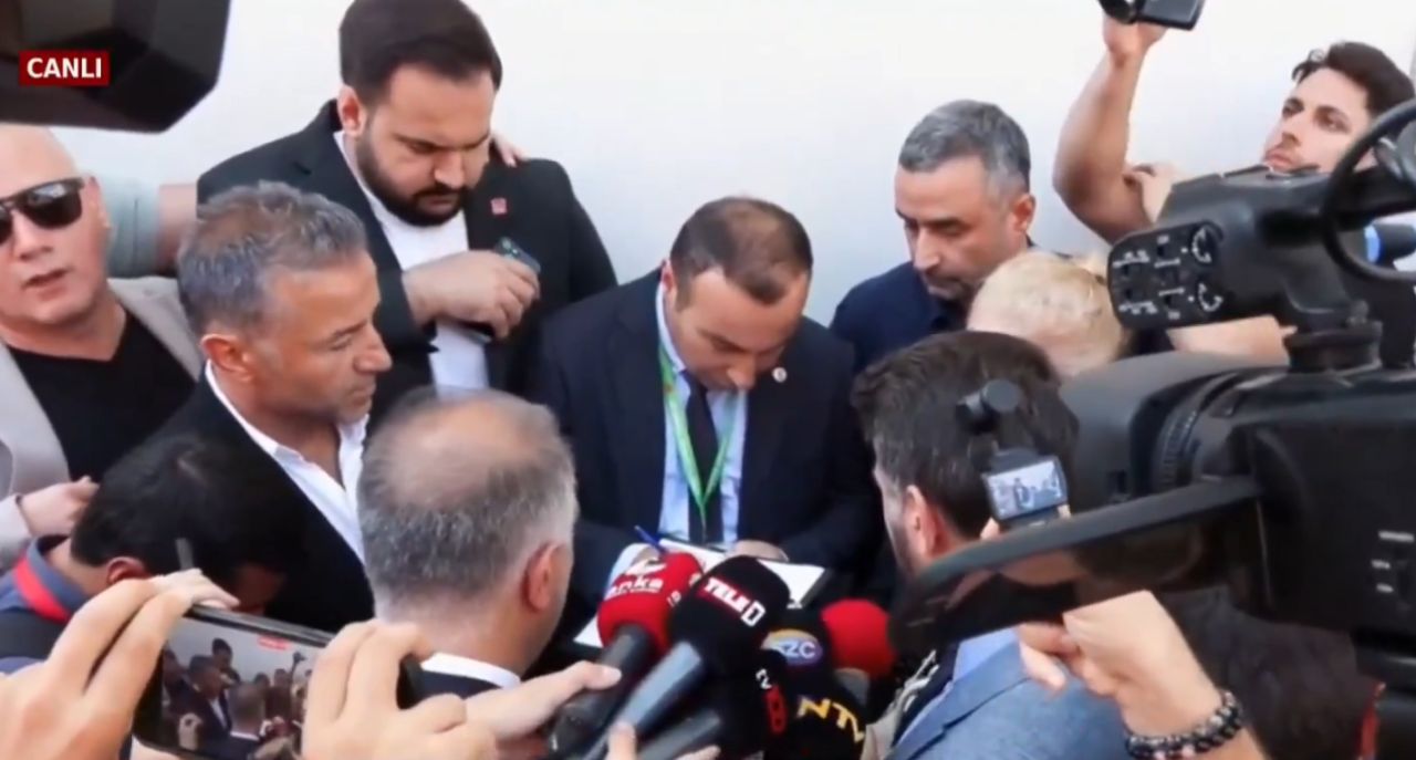 CHP İstanbul İl Kongresi’nde kriz: Mahkeme kararıyla tansiyon yükseldi