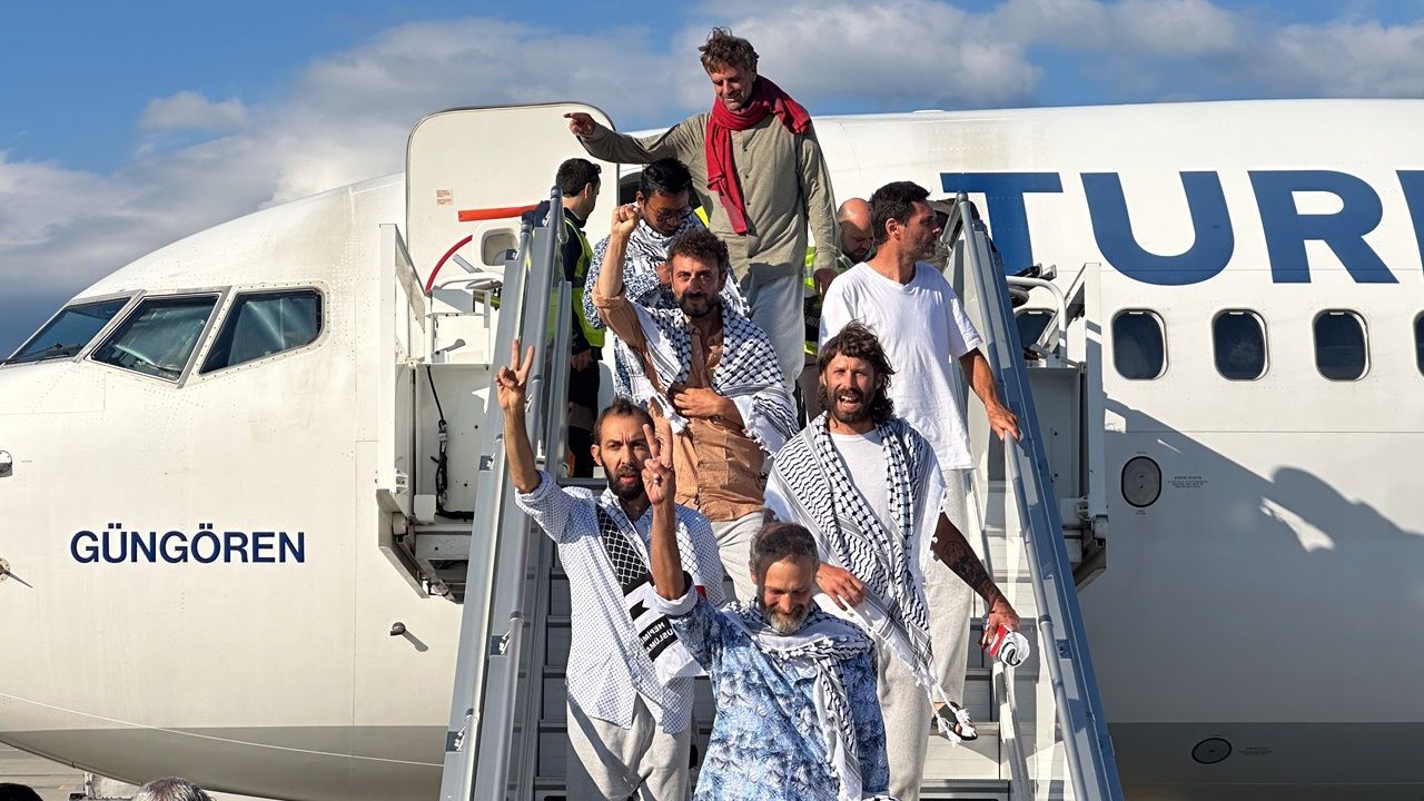 36’sı Türk, 23’ü Malezyalı 137 Gazze sevdalısı… Sumud’da esir alınan vatandaşlarımız Türkiye’ye getirildi
