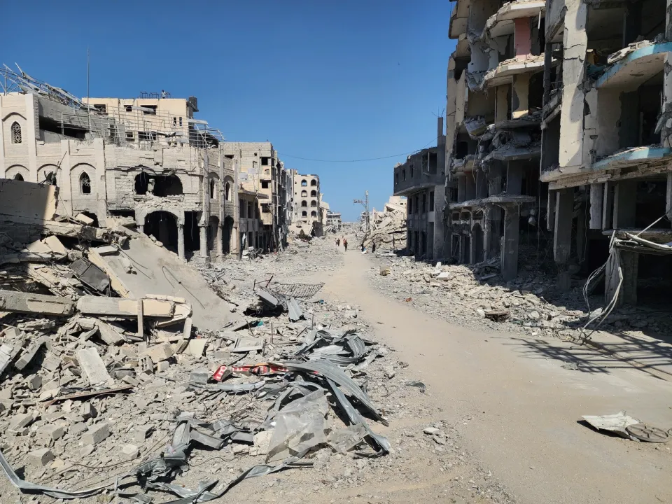 Gazze'de ateşkesin yürürlüğe girmesiyle Filistinliler Han Yunus kentindeki evlerine dönmeye başladı