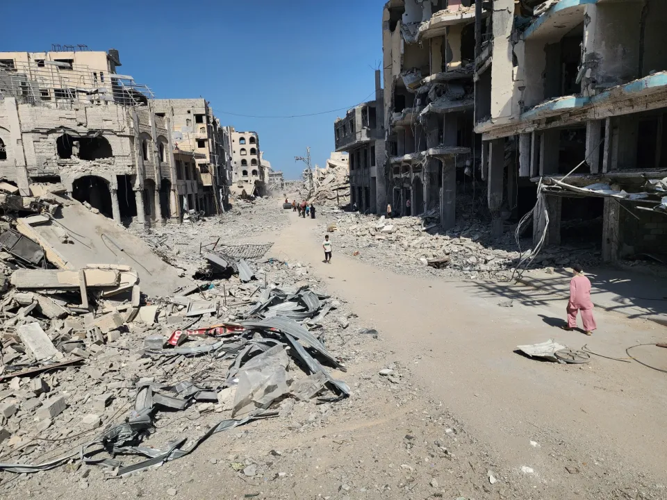 Gazze'de ateşkesin yürürlüğe girmesiyle Filistinliler Han Yunus kentindeki evlerine dönmeye başladı