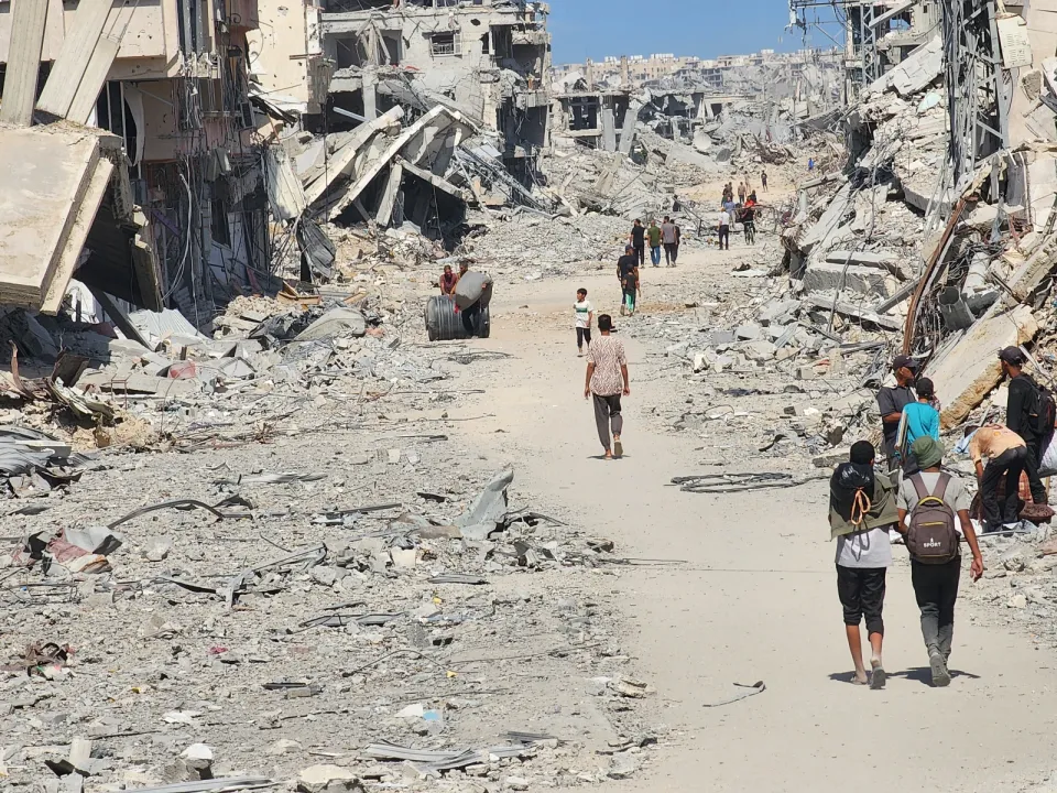 Gazze'de ateşkesin yürürlüğe girmesiyle Filistinliler Han Yunus kentindeki evlerine dönmeye başladı