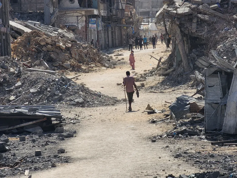 Gazze'de ateşkesin yürürlüğe girmesiyle Filistinliler Han Yunus kentindeki evlerine dönmeye başladı