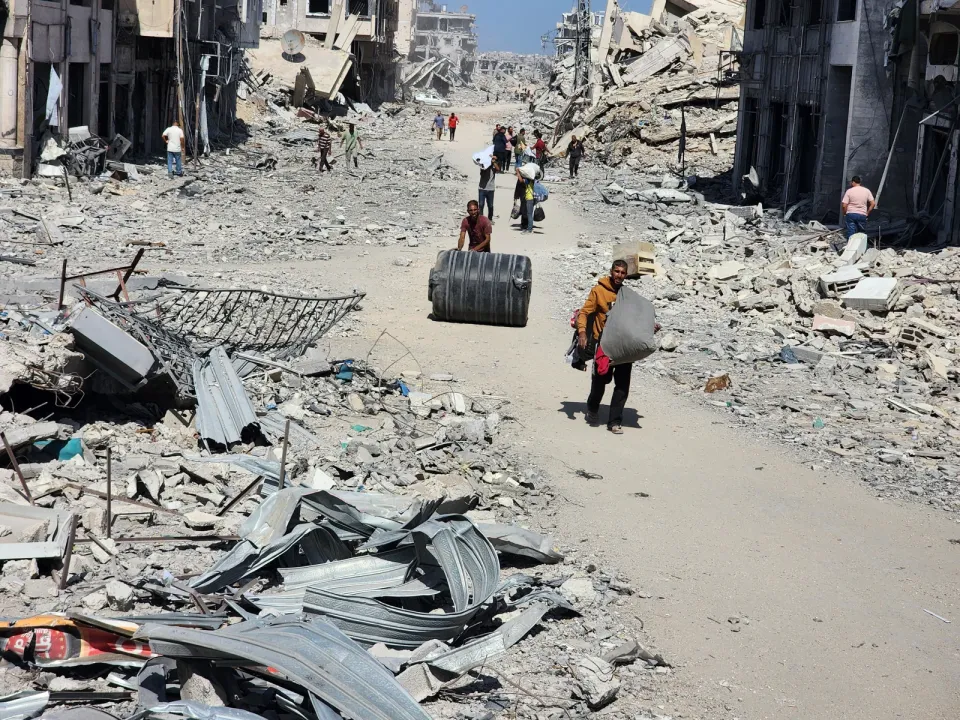 Gazze'de ateşkesin yürürlüğe girmesiyle Filistinliler Han Yunus kentindeki evlerine dönmeye başladı