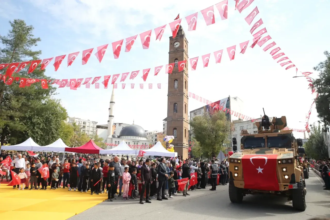 Türkiye Cumhuriyeti 102 yaşında işte farklı bölgelerden farklı görüntüler