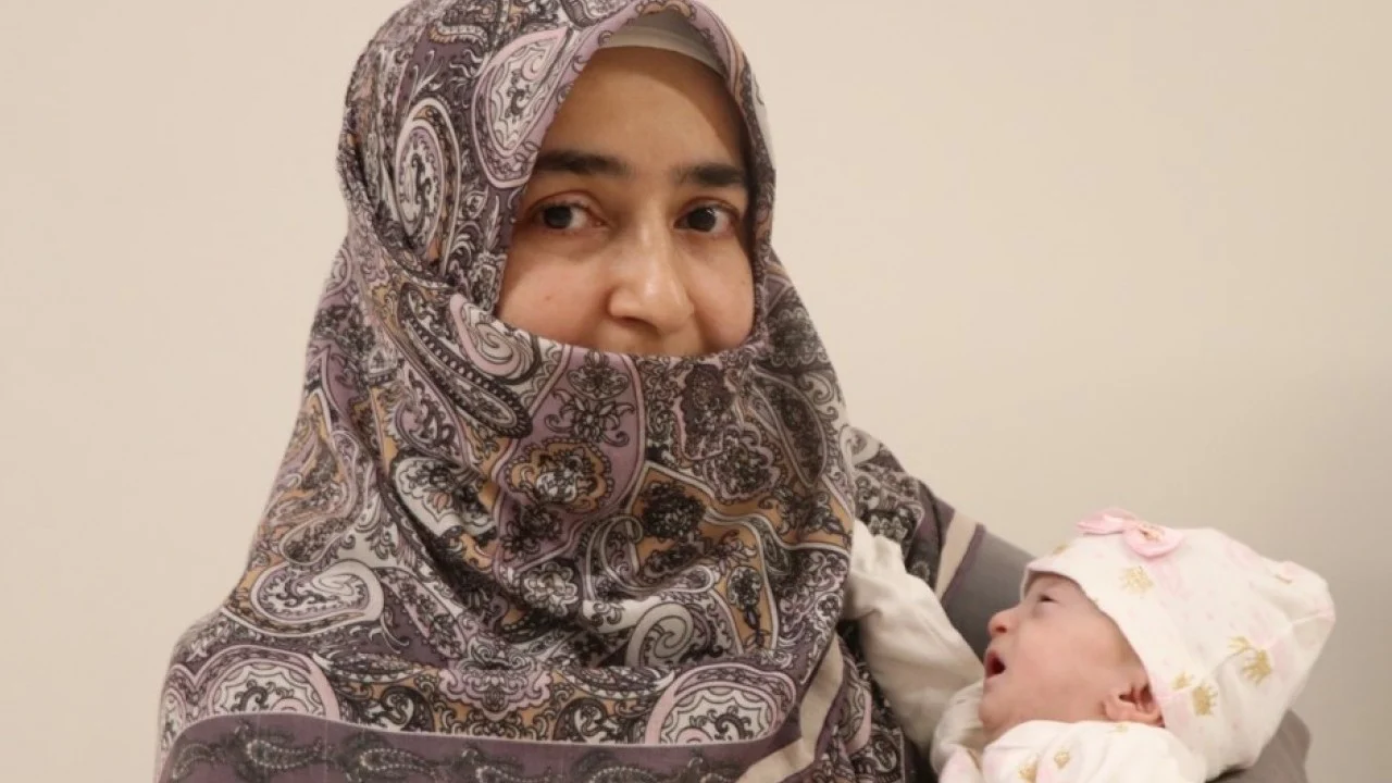 23 Haftalıkken Dünyaya Geldi 465 Gram Doğmuştu Anne Kucağına Kavuştu (1)-1