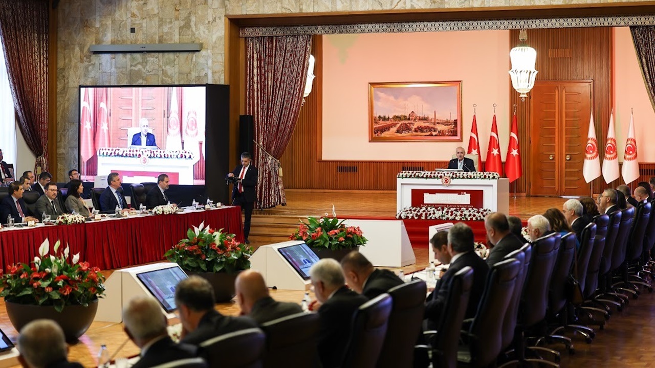 32 “Evet” Ile Meclis Heyeti İmralı’ya Uğurlanacak 4