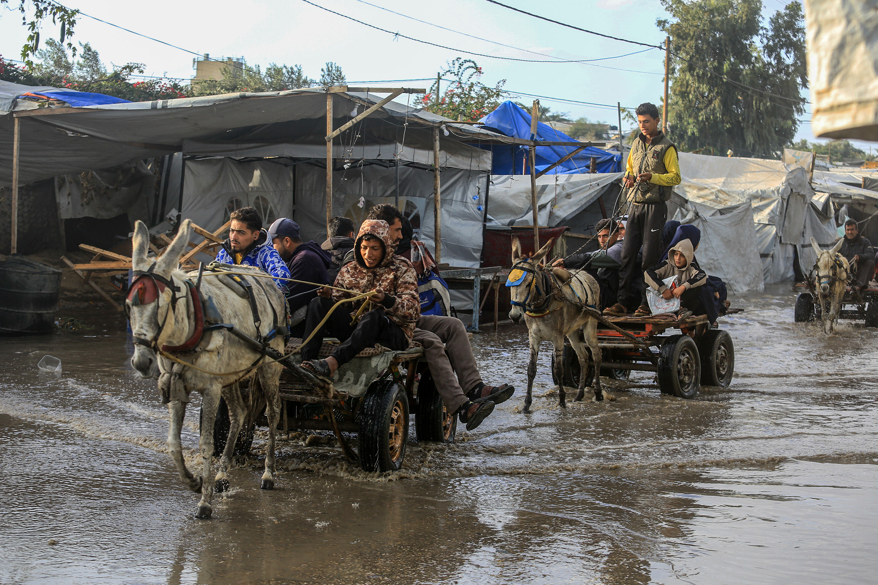 A A 20251115 39713967 39713945 G A Z Z E D E B I R I K E N Y A G M U R S U L A R I C A D I R L A R D A K A L A N F I L I S T I N L I L E R I N Y A S A M I N I Z O R L A S T I R D I