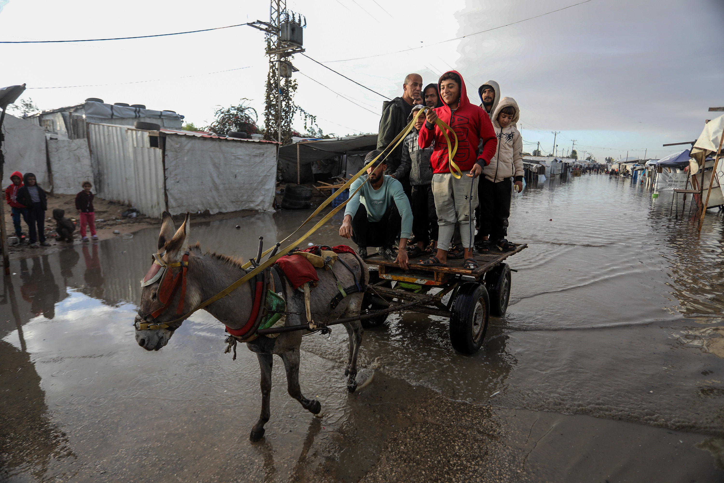 A A 20251115 39713967 39713966 G A Z Z E D E B I R I K E N Y A G M U R S U L A R I C A D I R L A R D A K A L A N F I L I S T I N L I L E R I N Y A S A M I N I Z O R L A S T I R D I