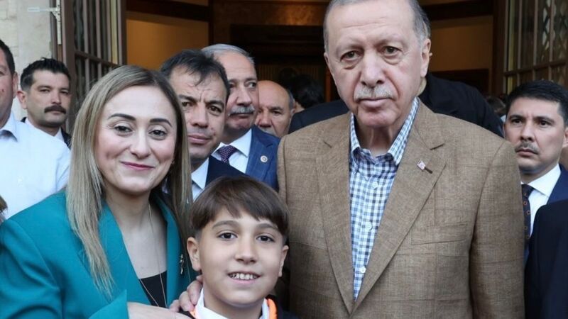 Ak Parti'de O Başkan Istifa Etti (1)