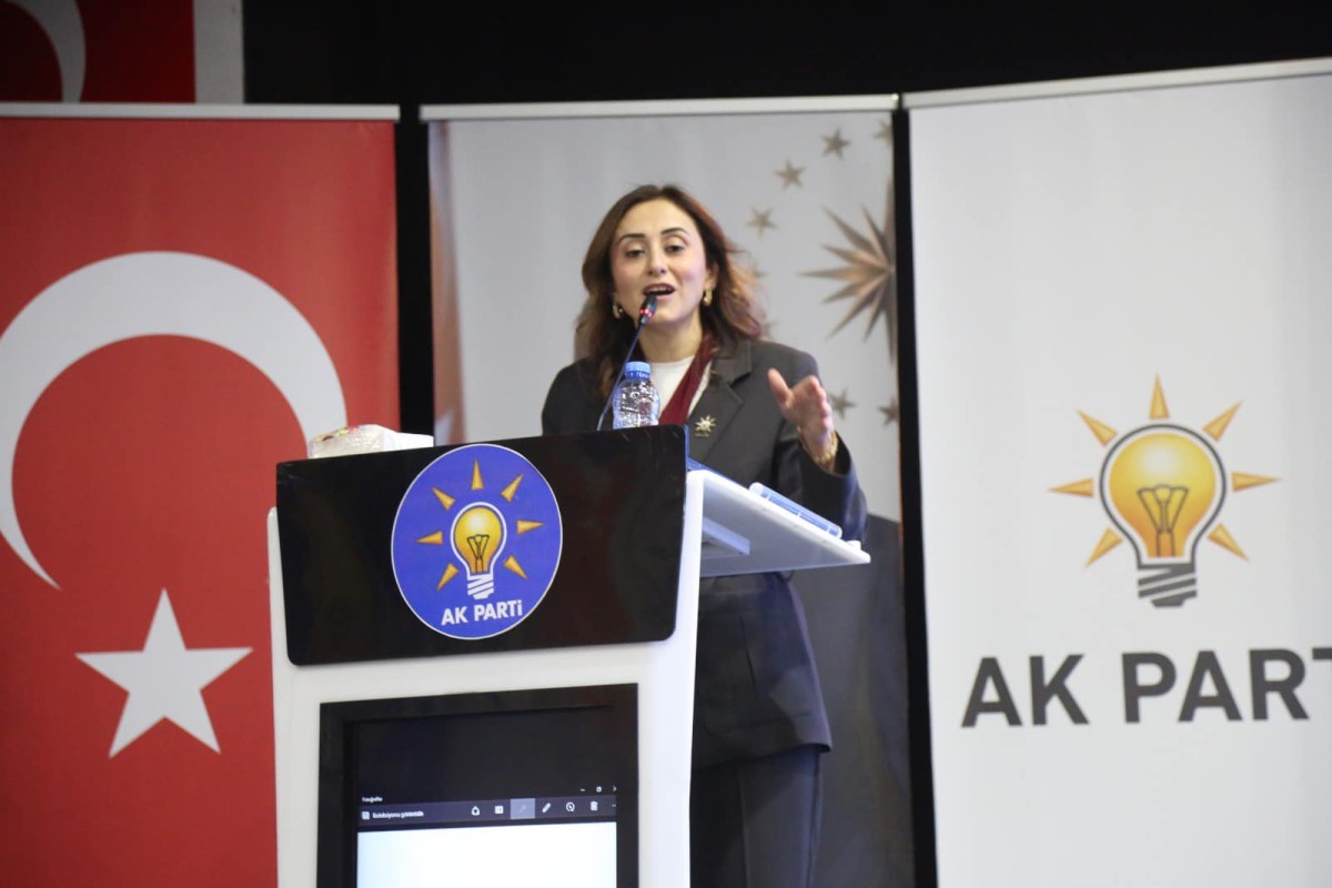 Ak Parti'de O Başkan Istifa Etti (2)