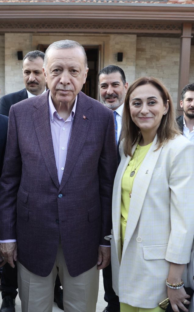 Ak Parti'de O Başkan Istifa Etti (3)