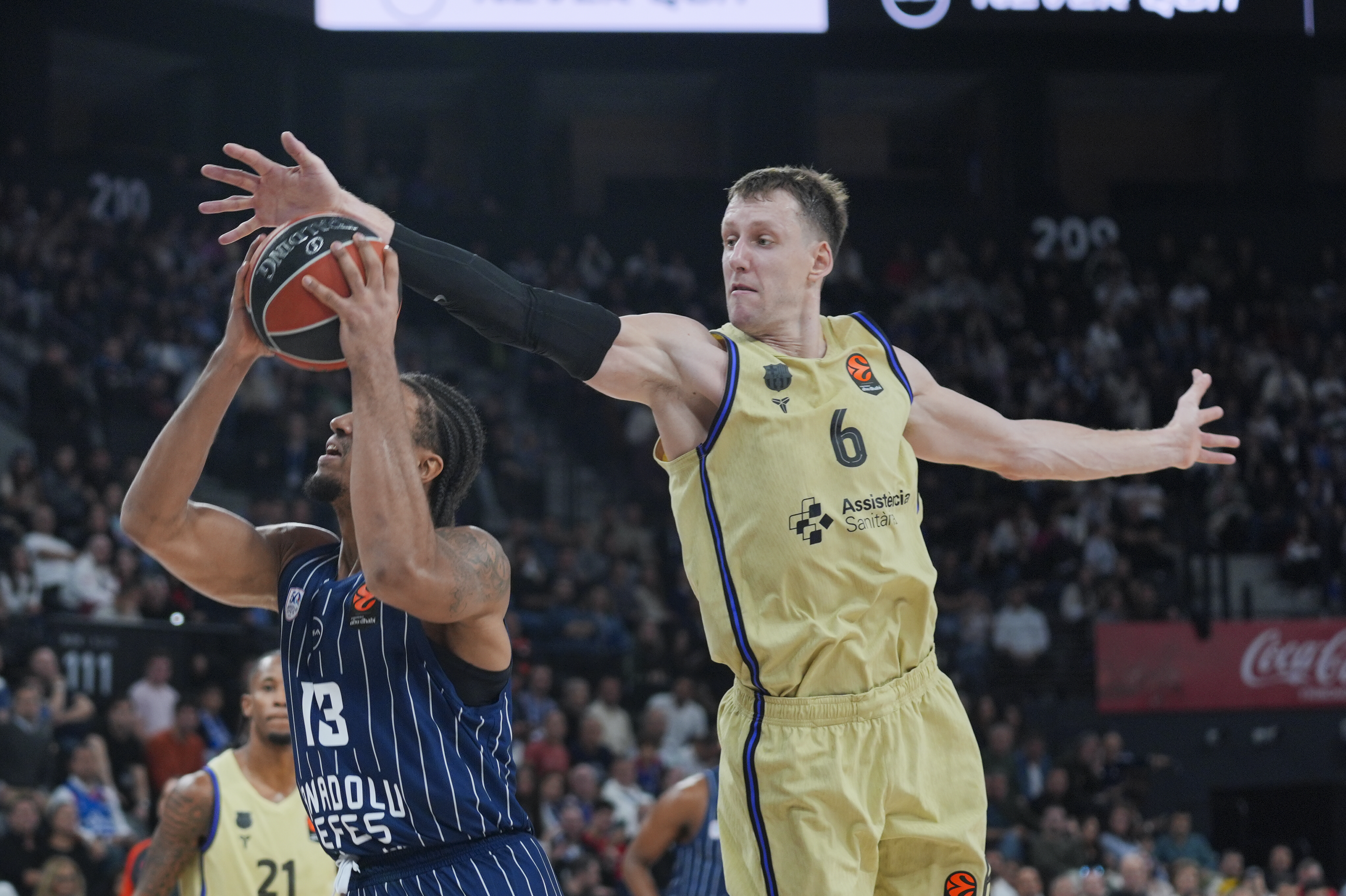 Anadolu Efes, Barcelona'yı Devirdi! İşte Maçın Skoru (2)