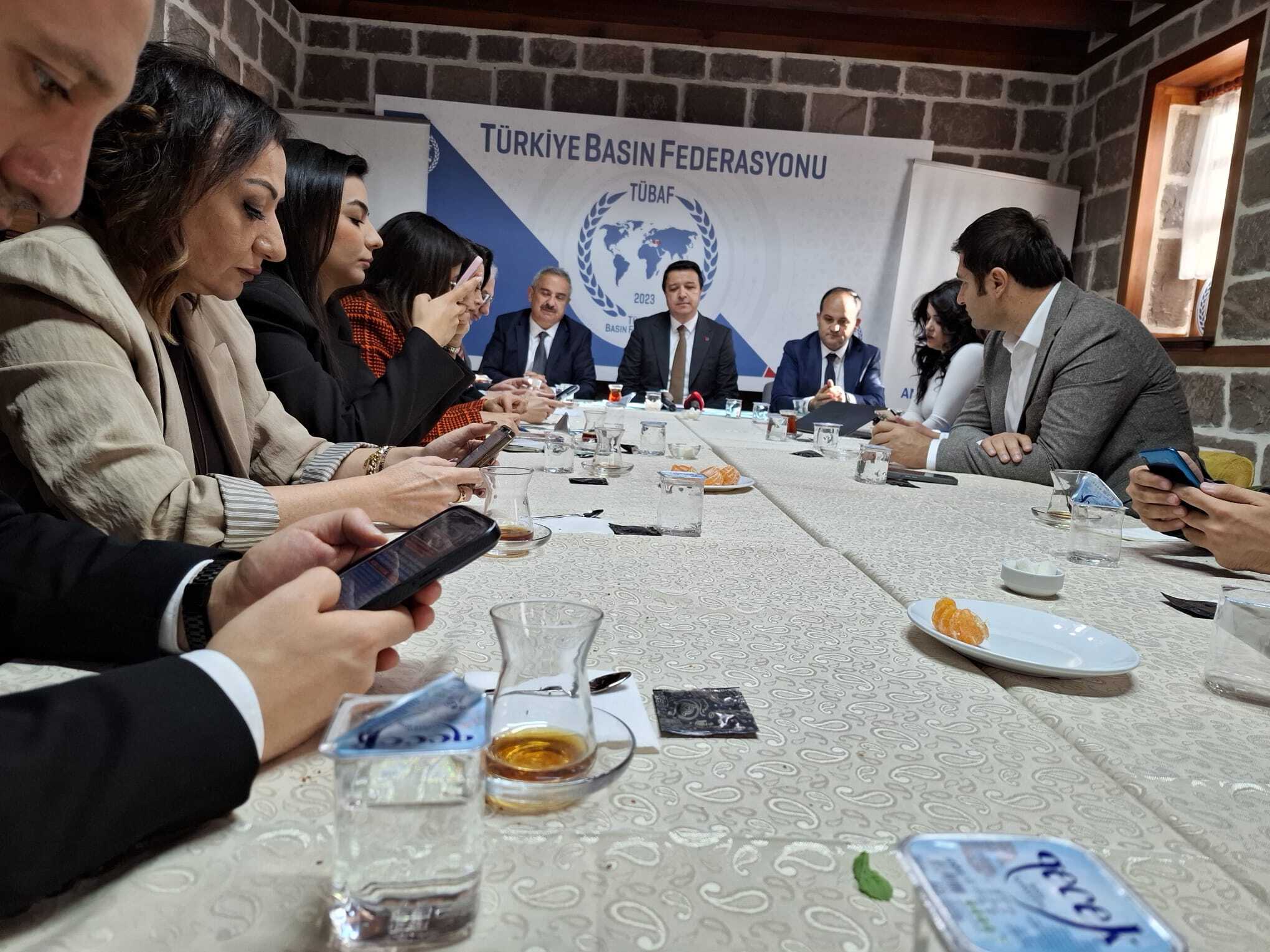 Arıkan Tübaf Buluşmasında Gündeme Ilişkin Net Mesajlar Verdi Yrp Ile Birleşmeyeceğiz (5)